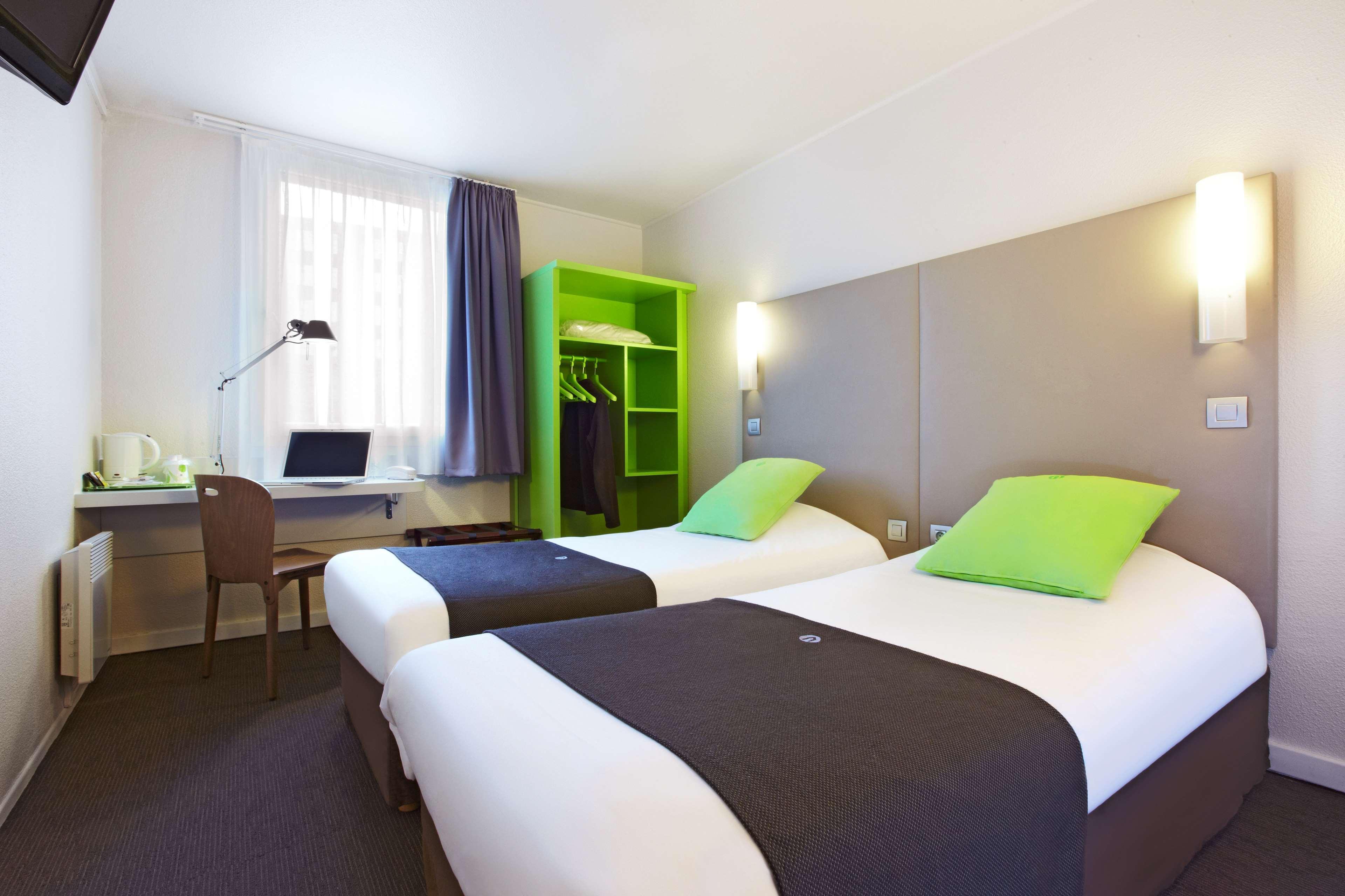 Campanile Saint-Quentin-En-Yvelines Hotel Montigny-le-Bretonneux Exterior photo