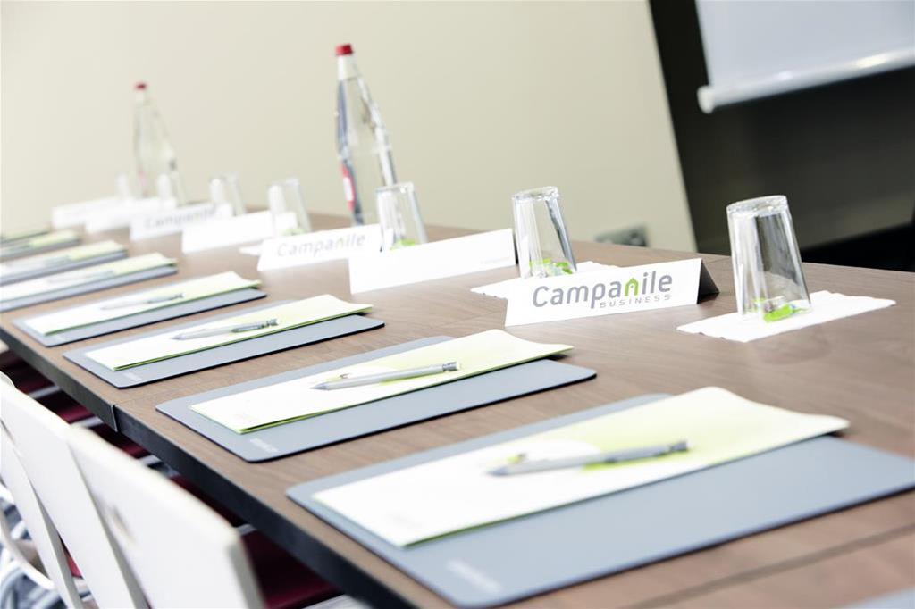 Campanile Saint-Quentin-En-Yvelines Hotel Montigny-le-Bretonneux Exterior photo