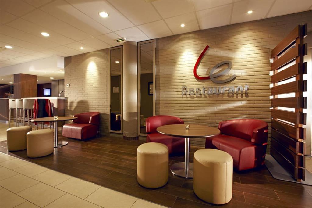 Campanile Saint-Quentin-En-Yvelines Hotel Montigny-le-Bretonneux Restaurant photo