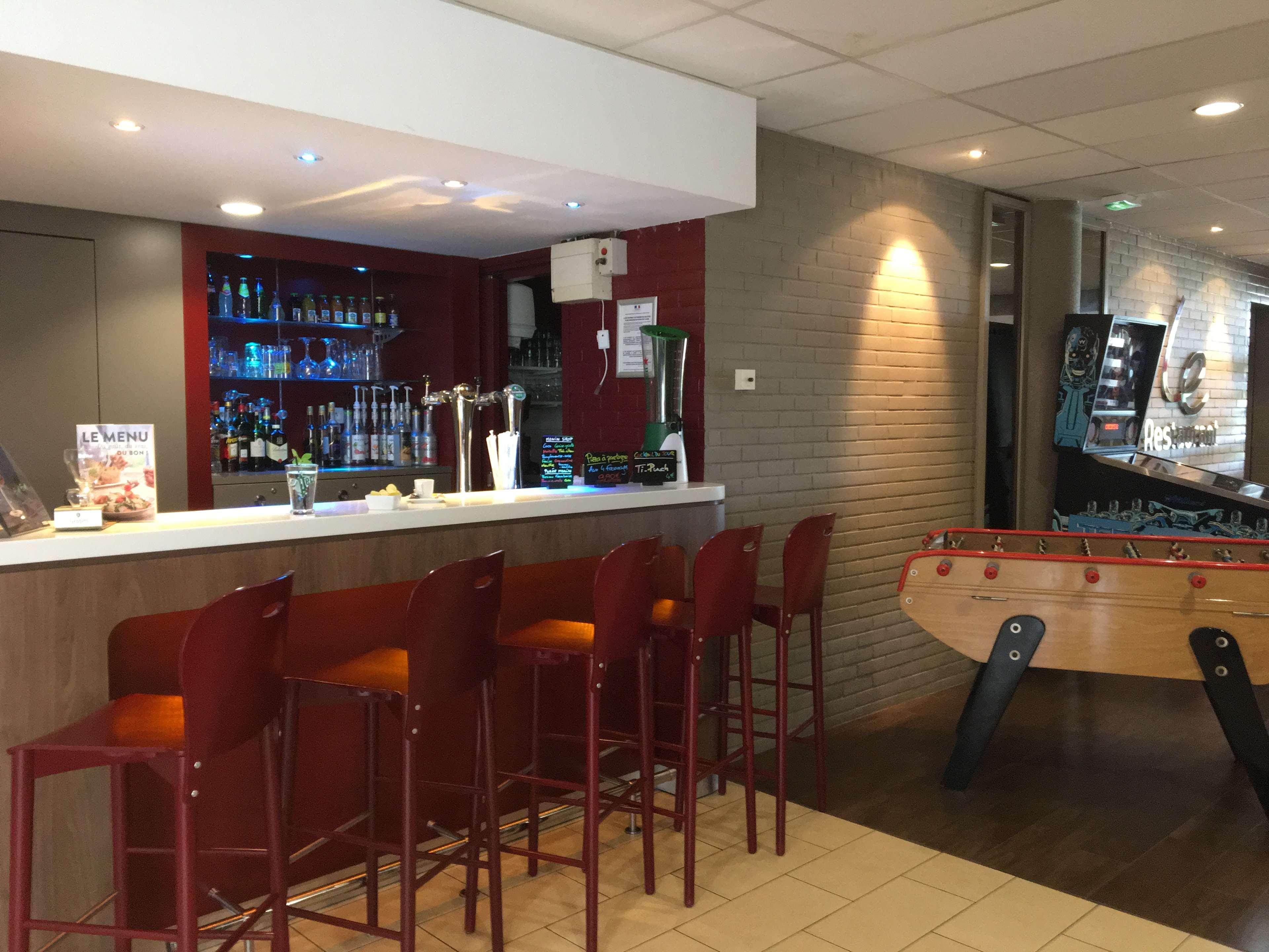 Campanile Saint-Quentin-En-Yvelines Hotel Montigny-le-Bretonneux Exterior photo